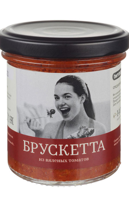 brusketta-iz-valenyh-tomatov-s-travami-0